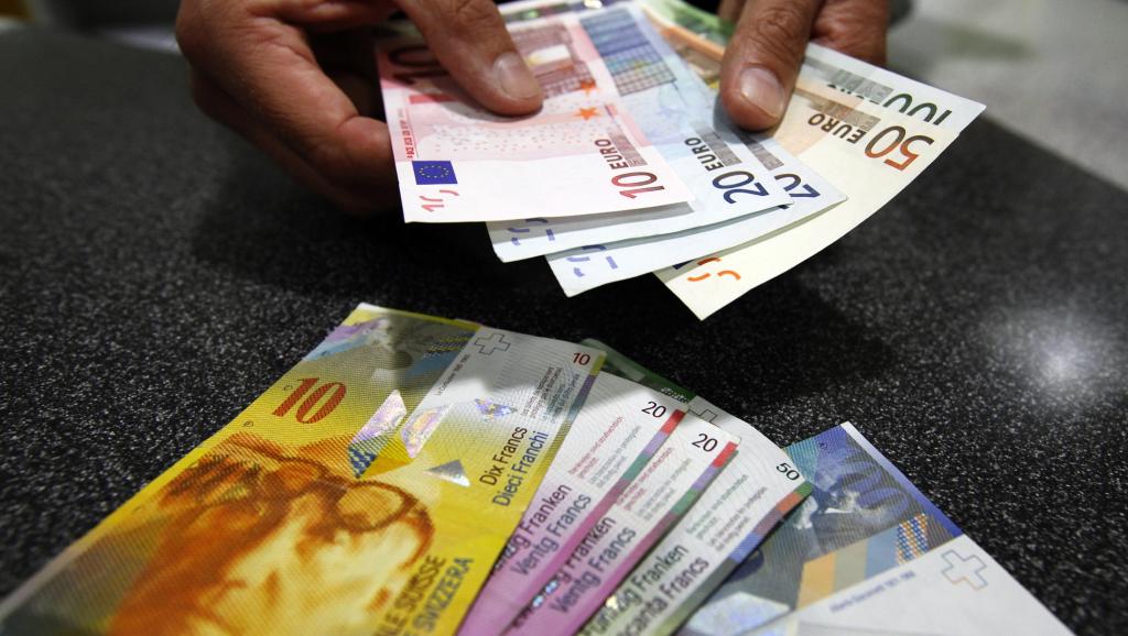 Tin tức mới cập nhật ngày 18/1/2015: Thụy Sĩ bỏ trần tỷ giá franc ảnh hướng đến giới kinh doanh và một số ngành công nghiệp