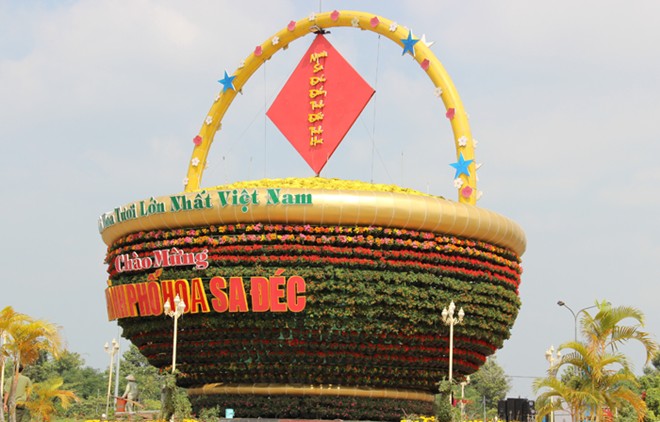 Giỏ hoa kỷ lục Việt Nam tại Công viên Sa Đéc - Đồng Tháp