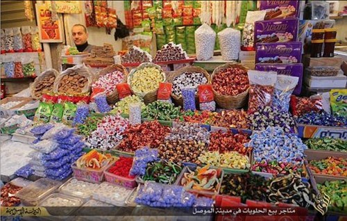 Những gian hàng bắt mắt trong một khu chợ của Mosul
