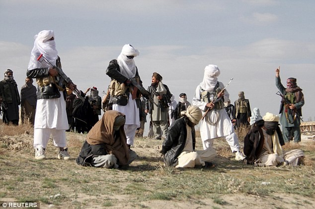 Taliban hành quyết 3 phạm nhân theo kiểu IS