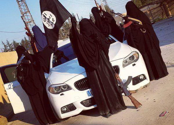 Hình ảnh các nữ chiến binh IS được chia sẻ trên mạng xã hội Twitter