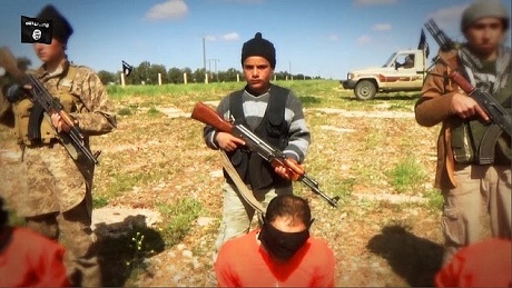Một chiến binh nhí của IS tham gia hành quyết con tin