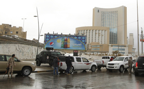 Lực lượng an ninh bao vây khách sạn 5 sao Corinthia ở thủ đô Tripoli sau vụ xả súng