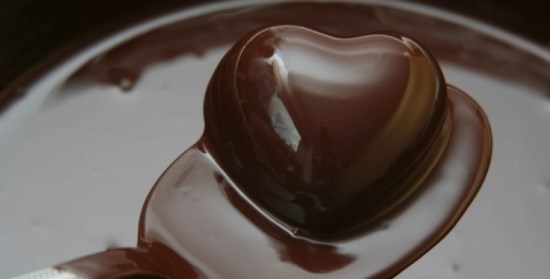 Giảm cholesterol, phòng ngừa bệnh tim là một lợi ích của socola mang lại đối với sức khỏe