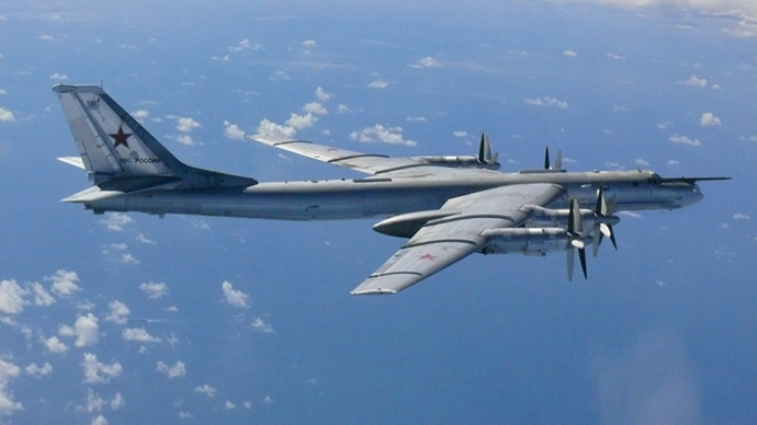 Máy bay ném bom tầm xa Tu-95 do Liên Xô thiết kế.
