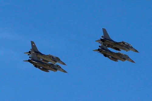 Chiến đấu cơ Không lực Hoàng gia Jordan đang bay ngang bộ tộc Muath al-Kasaesbeh, nơi xuất thân của phi công bị IS thiêu sống