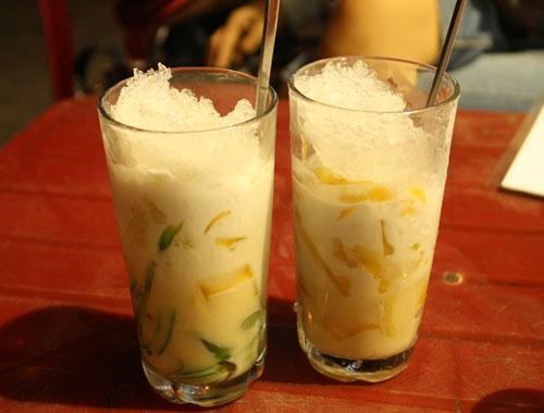 Sinh tố cũng là món ăn vặt ngon thu hút khách du lịch khi ghé thăm Đà Nẵng