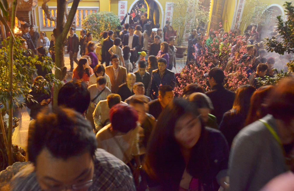 Người dân Hà Nội nô nức đi lễ chùa ngày mùng 2 Tết là tin tức mới cập nhật 24h ngày 20/02/2015
