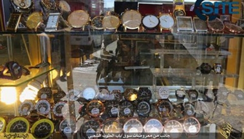 Những chiếc đồng hồ đeo tay của IS được bày bán ở Mosul