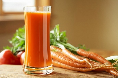 Một trong những loại nước ép trái cây, rau củ tốt cho thị giác của bé phải kể tới nước ép cà rốt