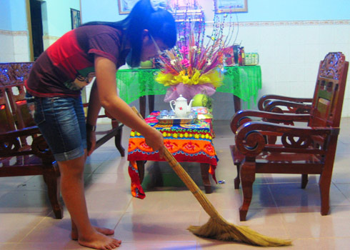 Không nên quét nhà đầu năm là một trong những phong tục ngày Tết cổ truyền của Việt Nam