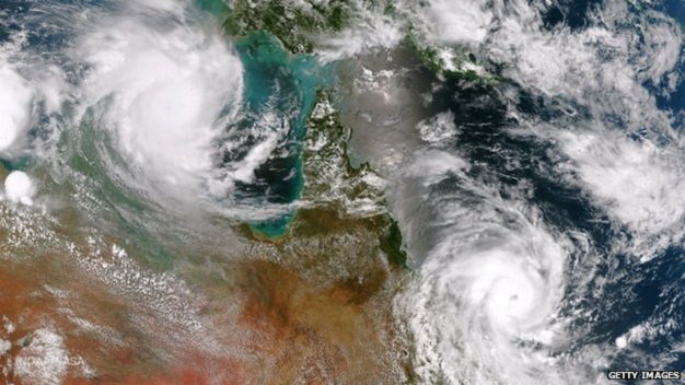 Hai cơn bão nhiệt đới Lam (phía trên) và Marcia đổ bộ vào đông bắc Úc Ảnh