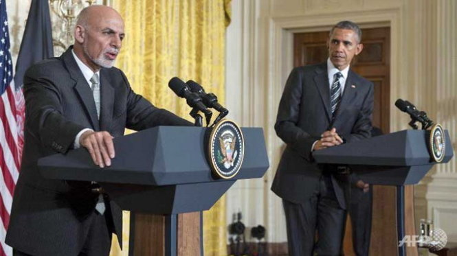 Tổng thống Barack Obama (phải) và tổng thống Afghanistan Ashram Ghani tại Nhà Trắng ở Washington
