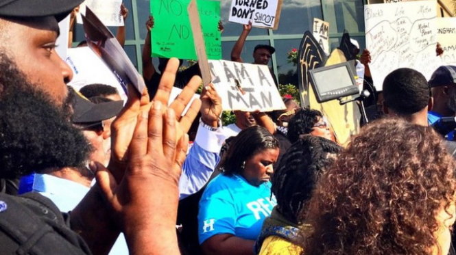 Người Mỹ biểu tình ở North Charleston yêu cầu điều tra vụ công dân Walter Scott bị bắn hôm 4-4