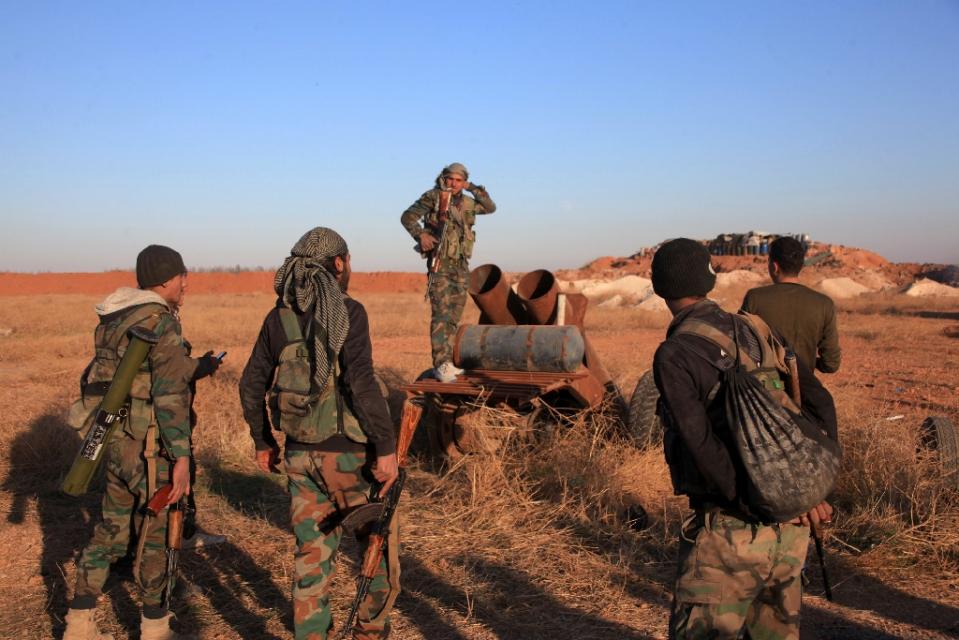 Quân đội Syria chiếm lại căn cứ chiến lược tại Aleppo là tin tức về tình hình chiến sự Syria mới nhất ngày 18/12/2015