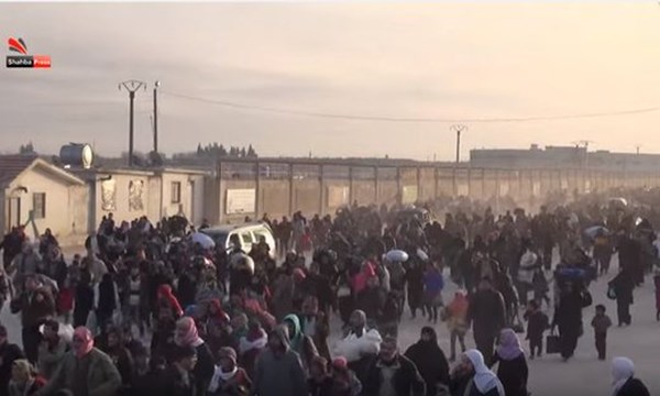 Hàng vạn người tị nạn Syria đang tiến gần Thổ Nhĩ Kỳ là tin tức về tình hình chiến sự Syria mới nhất ngày 7/2/2016