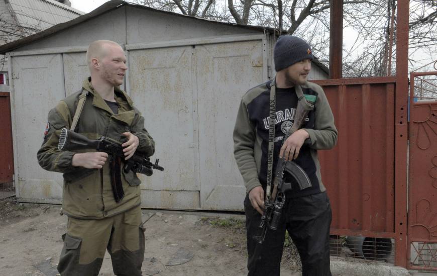Tình hình Ukraine mới nhất: Quân ly khai thân Nga tuần tra tại làng Shyrokyne gần thành phố cảng chiến lược Mriupol, Ukraine