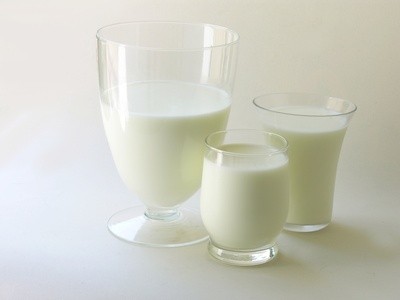 Có thể uống sữa sau khi ăn hành, tỏi giúp loại bỏ mùi hôi