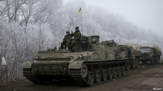 Tình hình Ukraine mới nhất: Quân đội Ukraine và phe ly khai đã và đang thu hồi vũ khí hạng nặng theo như thỏa thuận ngừng bắn