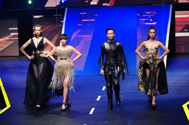 Hương Ly và 3 thí sinh còn lại trong đêm chungkết Vietnam's Next Top Model 2015