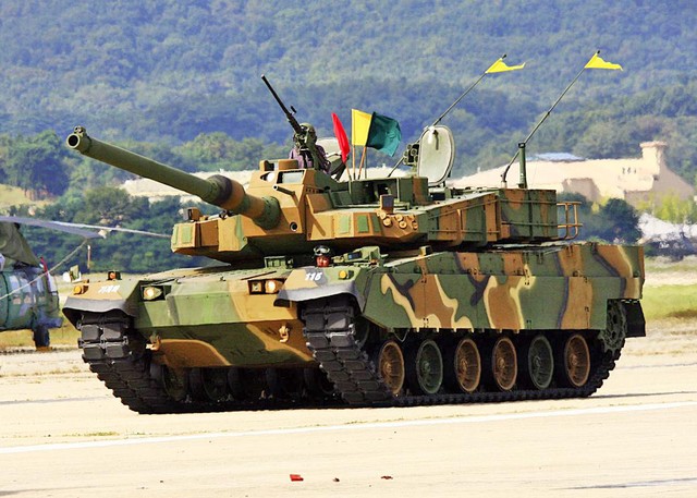 Xe tăng chiến đấu K2 Black Panther có trọng lượng 55 tấn, trang bị pháo nòng trơn 120 mm