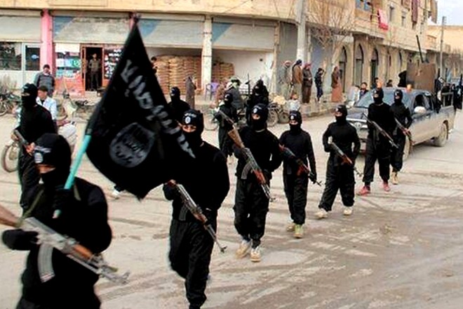 Nhà nước Hồi giáo tự xưng (IS) bành trướng khắp Trung Đông sau khi tách khỏi al-Qaeda năm 2013
