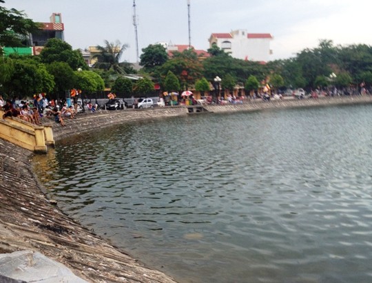 Thanh niên chết đuối ở hồ Chùa Bầu khi thi bơi với bạn sau bữa ăn