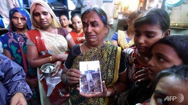 Ngộ độc rượu dởm, gần trăm người dân trong một khu ổ chuột ở Ấn Độ tử vong