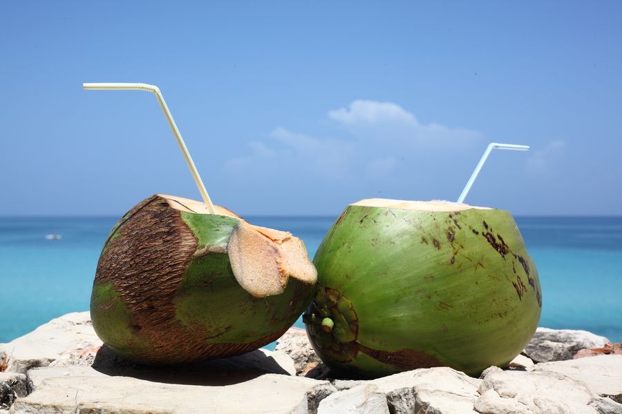 Nước giải khát từ dừa được ưa chuộng nhưng gây hại cho sức khỏe nếu uống quá nhiều và uống lúc đang mệt mỏi