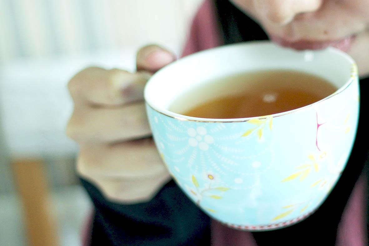 Tăng nguy cơ đau dạ dày vì uống trà ngay sau khi ăn