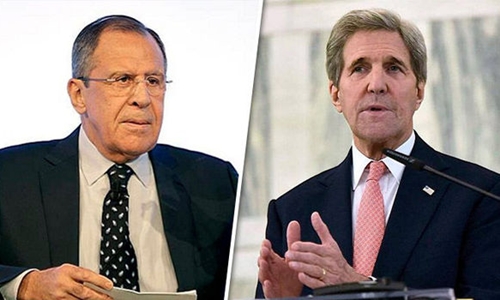 Ngoại trưởng Nga Sergei Lavrov (trái) và người đồng cấp Mỹ John Kerry
