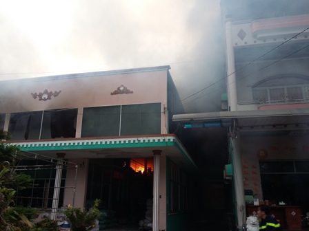 Hiện trường vụ cháy mới nhất tại xưởng sản tương ớt, Tiền Giang
