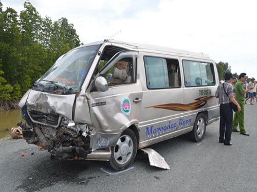 Tai nạn giao thông nghiêm trọng ngày 24/2: Nữ sinh lớp 12 tử vong dưới bánh xe bồn