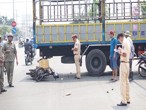 Tai nạn giao thông ngày 3/3: Học sinh lớp 12 bị xe tải cán qua người, tử vong tại chỗ