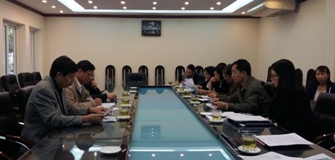 Sở Y tế Hà Nội làm việc với UBND quận Cầu Giấy về vụ ngộ độc rượu. Ảnh: An ninh Thủ đô