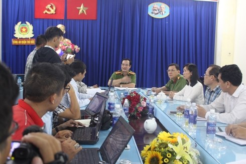  Quang cảnh buổi họp báo thông tin vụ việc tại Công an quận Thủ Đức chiều ngày 13/3. Ảnh: Giáo dục Việt Nam