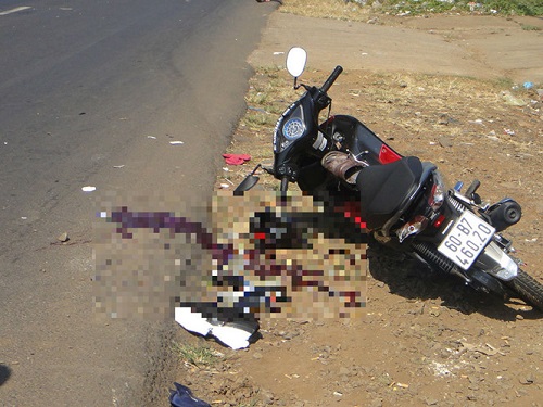 Tai nạn giao thông ngày 20/3: Ô tô tông liên hoàn 3 xe máy, 8 người nhập viện