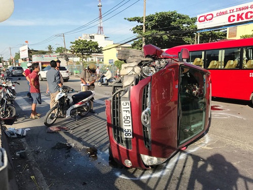 Tai nạn giao thông ngày 27/3: Xe bán tải tông trực diện xe khách, 4 người thương vong