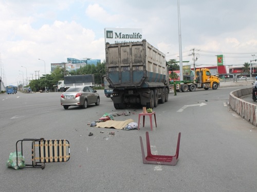 Tai nạn giao thông ngày 5/4: Bé trai 9 tuổi tử vong dưới bánh xe tải trên đường đi học