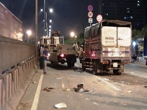 Tai nạn giao thông ngày 9/4: Thai phụ 5 tháng bị ô tô tải cuốn vào gầm