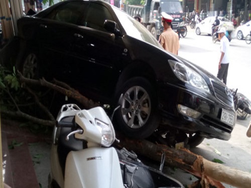Tai nạn giao thông ngày 21/4: 2 xe máy đối đầu kinh hoàng, 2 người tử vong tại chỗ