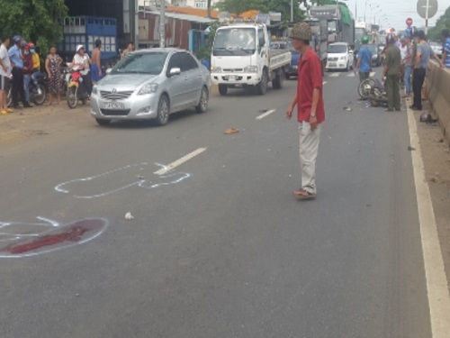 Tai nạn giao thông ngày 21/5: Xe tải bị tông lật, 4 người nhập viện