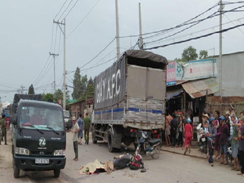 Tai nạn giao thông mới nhất 24h qua: Nam bảo vệ bị xe tải tông chết trên đường về nhà trọ