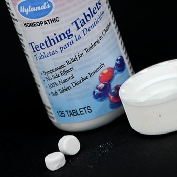 FDA khuyến cáo người dân ngừng sử dụng thuốc giảm đau răng Hyland ngay lập tức 