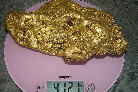 Cục vàng 4kg được người đàn ông may mắn tìm thấy. Ảnh: ABC