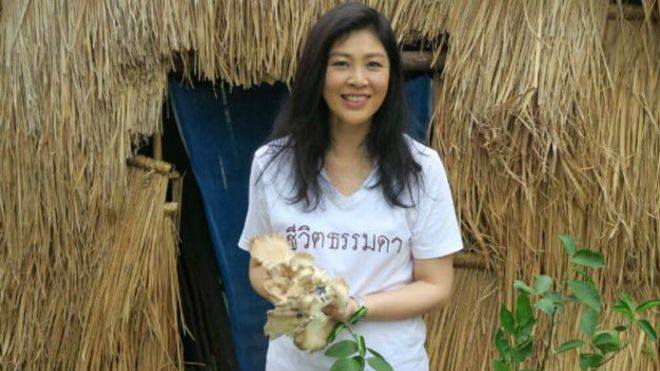 hình ảnh rất đời thường của cựu Thủ tướng Thái Lan Yingluck Shinawatra