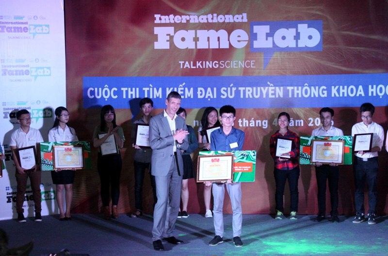  thí sinh Phạm Tuấn Thạch với bài thuyết trình “Tế bào gốc máu và thú cưng” đã xuất sắc giành tấm vé đại diện Việt Nam dự Chung kết FameLab toàn cầu tại Vương quốc Anh tháng 6 tới.