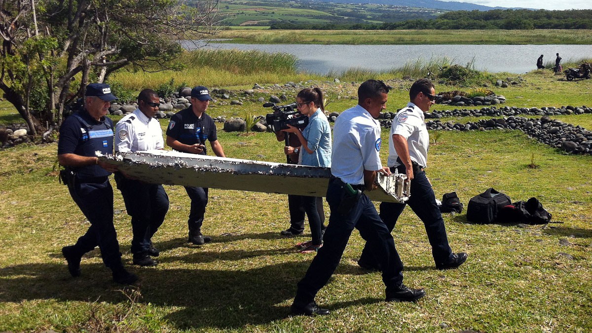 Một người dân Philippines thông báo đã tìm thấy mảnh vỡ và các phần thi thể nghi xuất phát từ máy bay MH370 mất tích