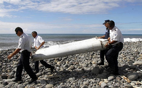 Trước đó, một mảnh vỡ từ máy bay Malaysia MH370 mất tích bí ẩn cũng được tìm thấy ở đảo Reunion (Pháp)
