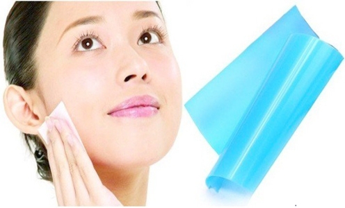 Chăm sóc da bằng giấy thấm dầu giúp da trở nên sạch hơn, làm giảm sự bóng nhẫy trên khuôn mặt